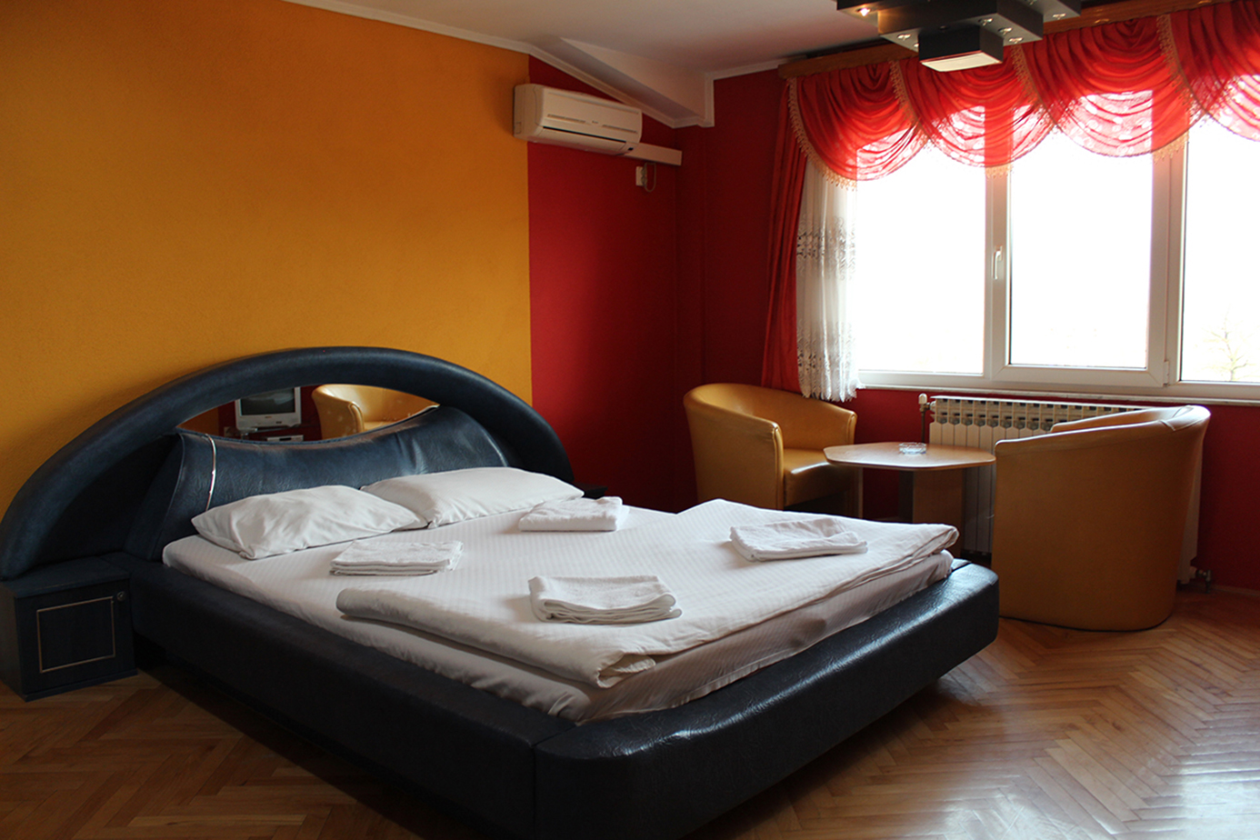 King size bead room for two persons in Visoko